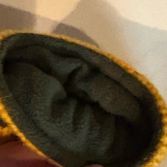 University of Alberta -Knit Hat and Mittens Set - Green - Picture 3 of 3